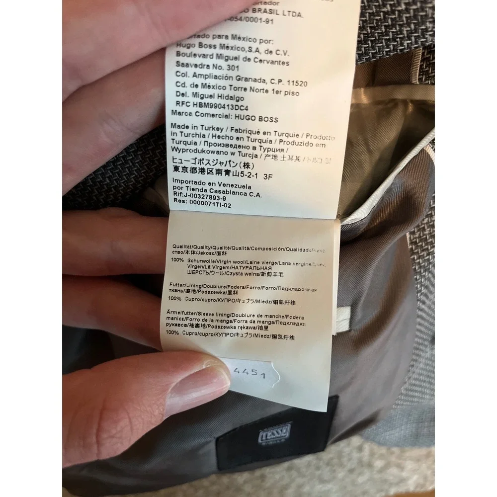 Hugo Boss Lanificio Tessa Biella Men Sport Coat 38R Grey Plaid Two Button Blazer
